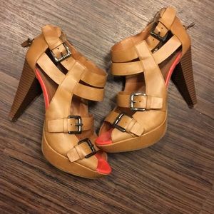 BUCKLED STRAPPY PUMPS